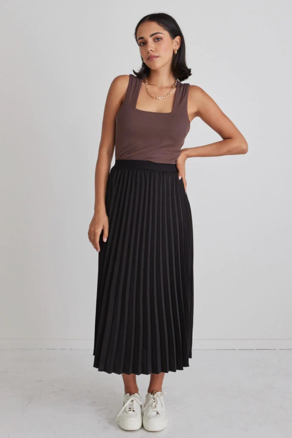 Black pleated 2024 skirt nz